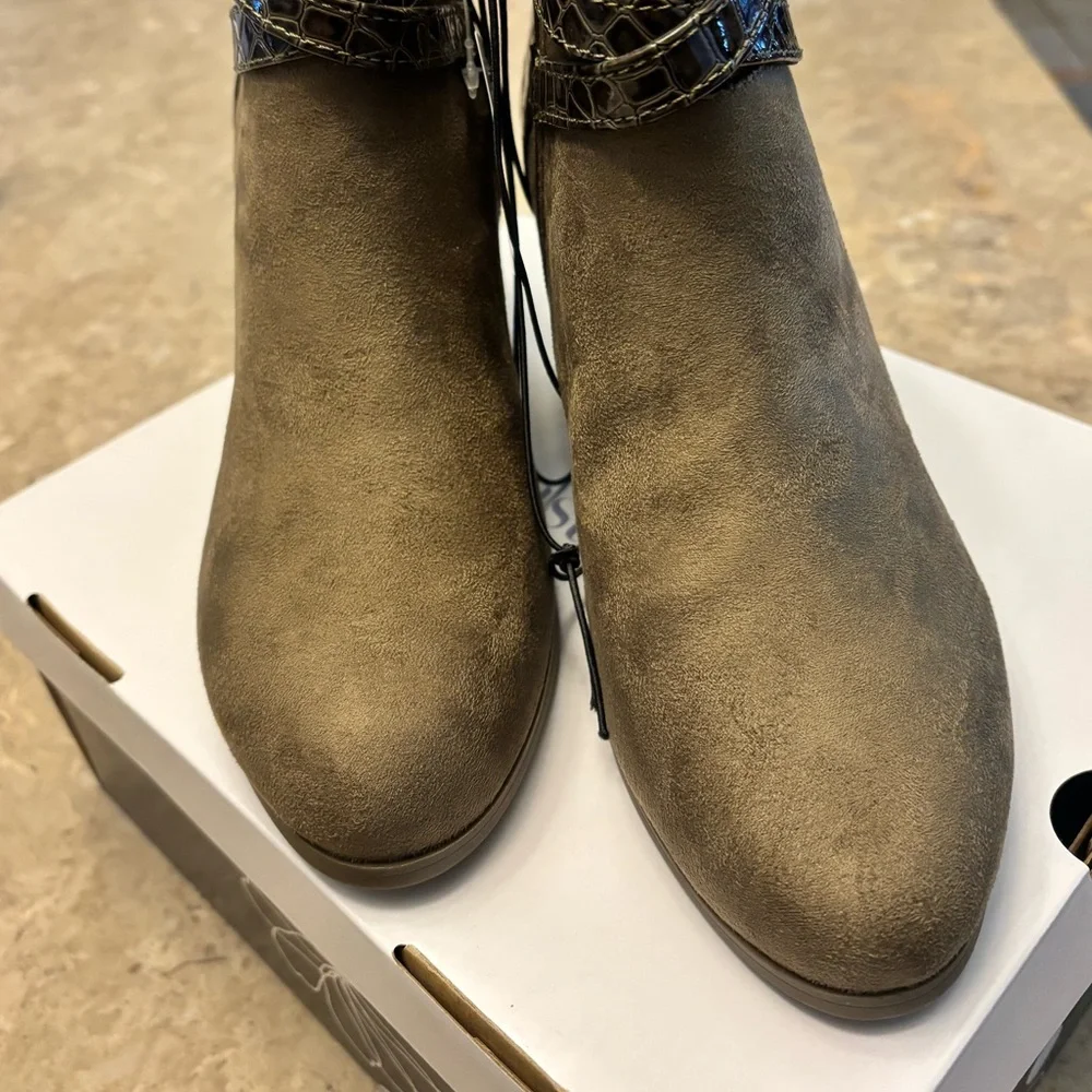 NIB Croc Booties Tan Animal Tan Ankle Boots Size 7 Wide Combat Shoes Festival
